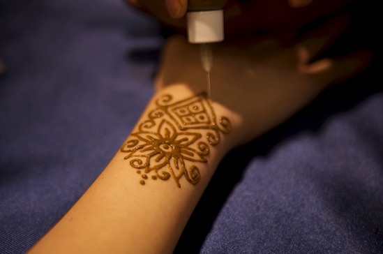 Here's why you should get a henna tattoo I get a henna tattoo kit